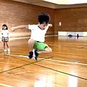 福井市教室にて、かっこよくジャンプする幼児